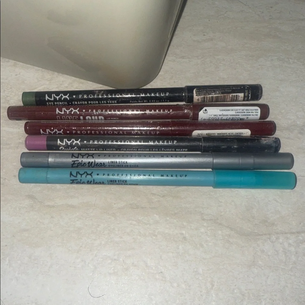 Assorted Eyeliner & Lip Liners - Multi Color Set